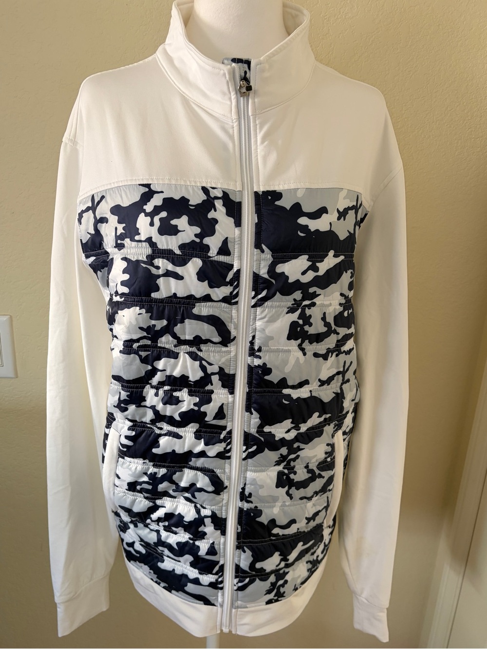 Straight Down Women’s Lightweight Quilted Camo Print Golf Jacket